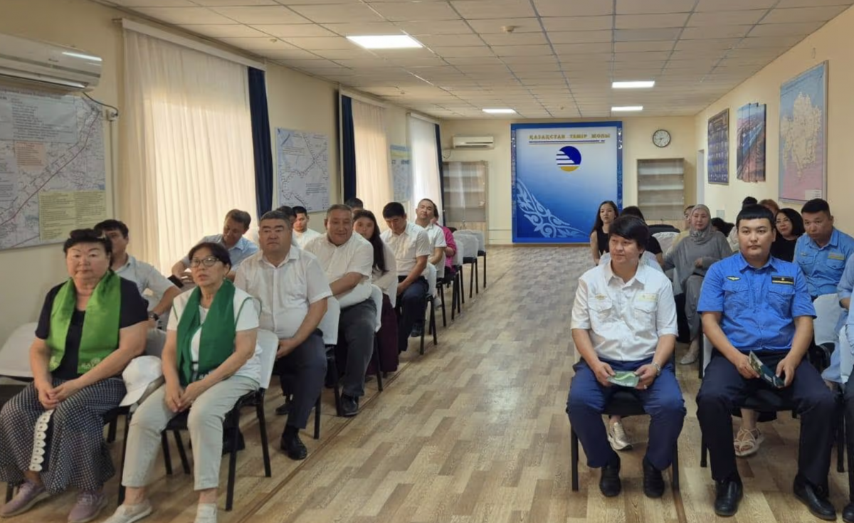 Условия труда и соцобеспечение железнодорожников обсудили представители партии "Байтақ" в Мангистау