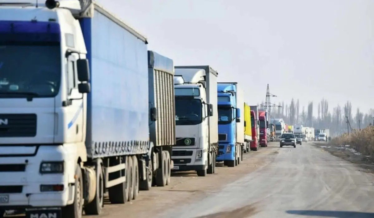 Свыше 500 фактов незаконного провоза грузов выявили на границе Казахстана