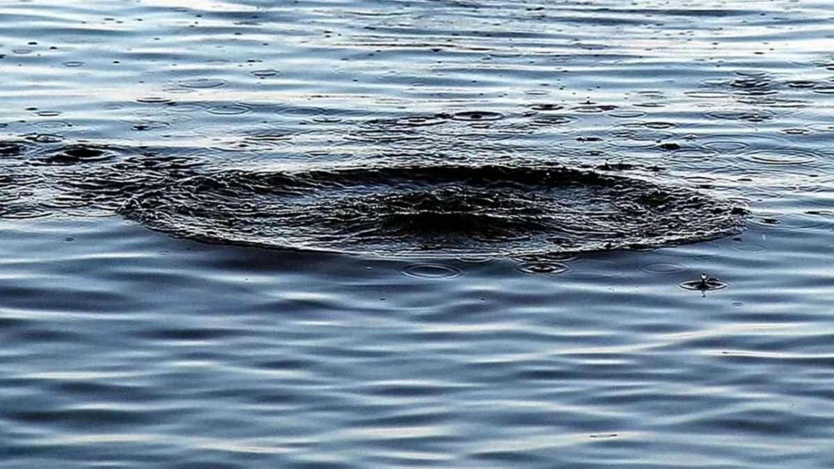 Лодку с пассажирами накрыла волна: 15 человек погибли