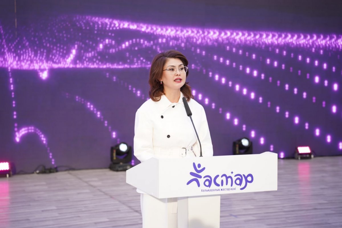 "Политика поддержки молодежи всегда будет оставаться одним из ключевых приоритетов нашего государства", - глава государства поздравил с Международным днем молодежи!