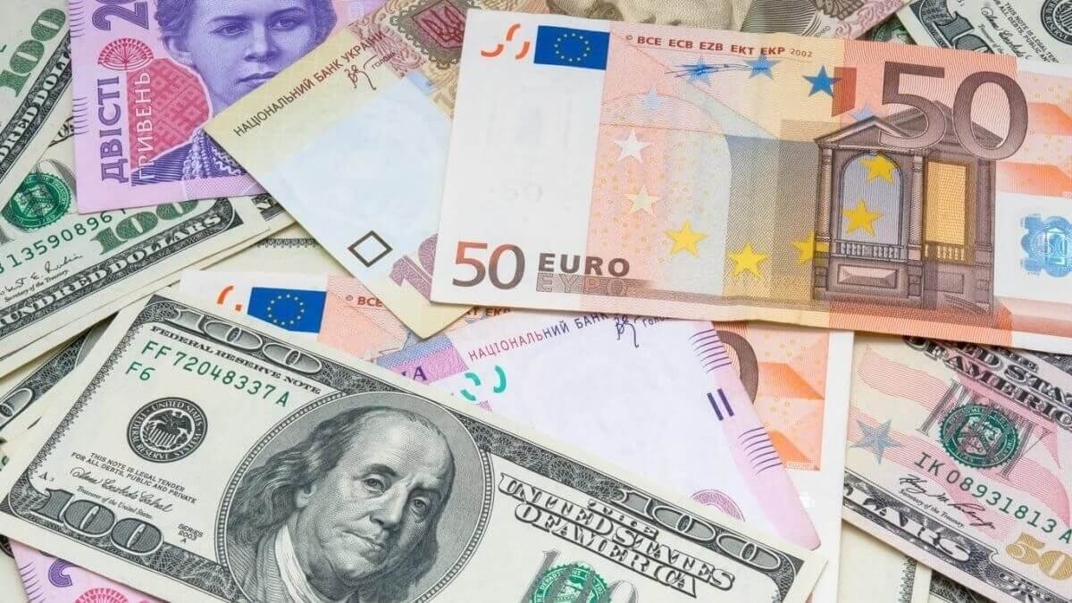 Курс валют на 14 августа: сколько стоят доллар, евро и рубль