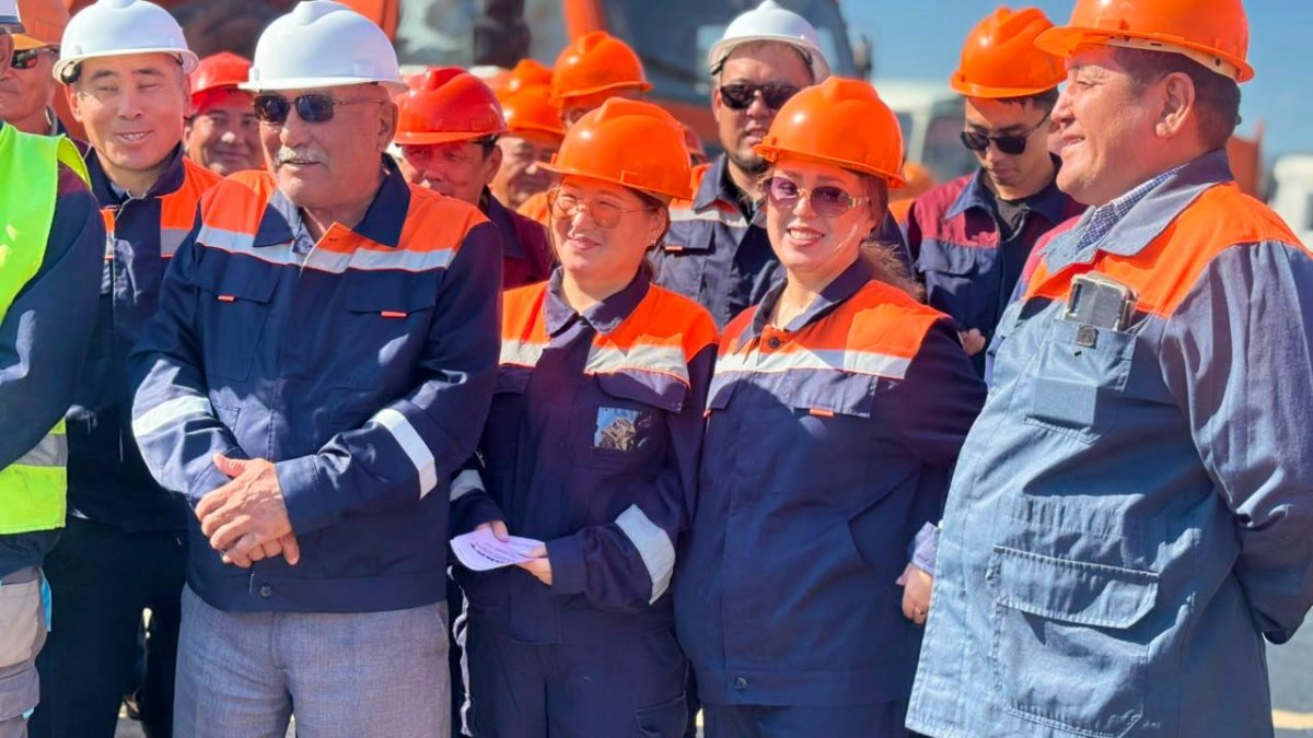 От зарплат до цен и интернета: "Әділет" провела встречи в регионах