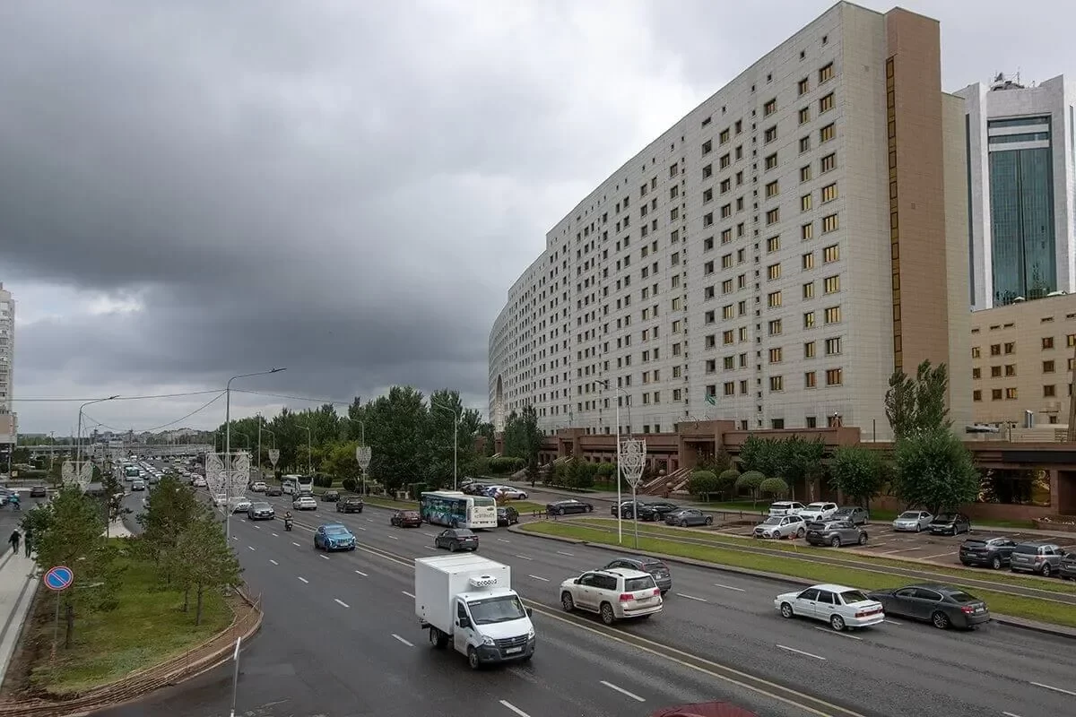 Синоптики предупредили о непогоде: дождь с грозой ожидаются в Астане