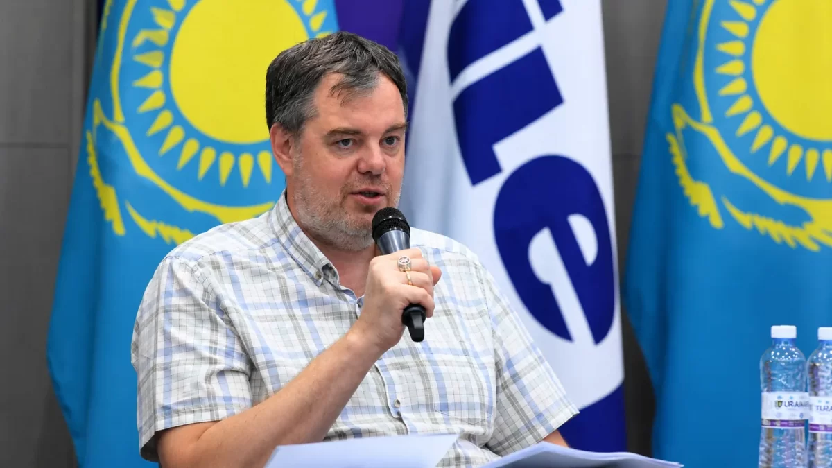 Эксперты обсудили программные решения и технологические форматы партии "Әділет"