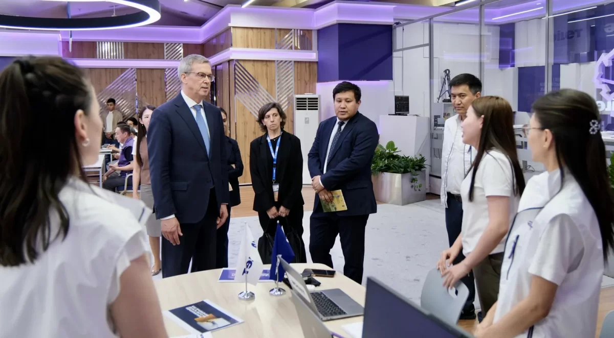 Международные наблюдатели ознакомились с работой штаба партии "Әділет"