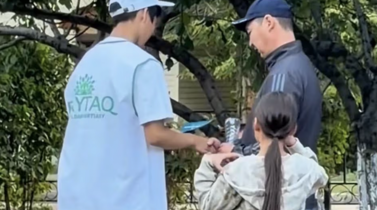 Активисты “Байтақ” прошлись по улицам Хромтауского района