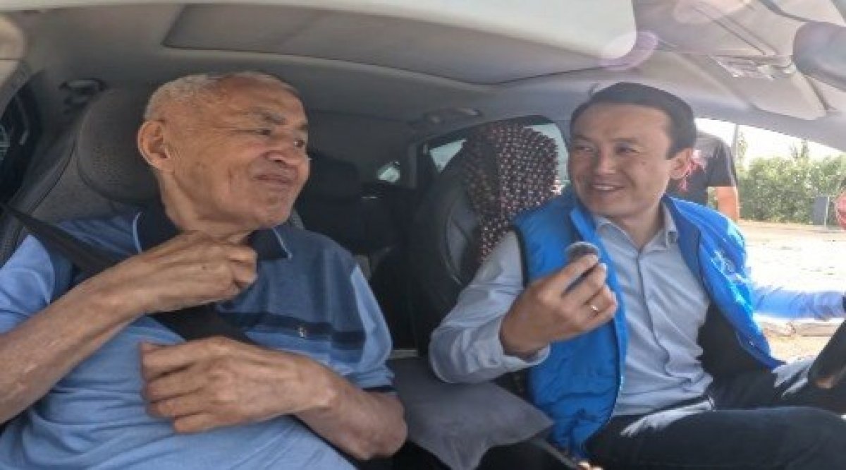 Кандидат ОСДП на день стал водителем инватакси
