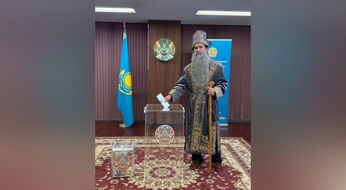 Казахский "бий" проголосовал на выборах в Курултай в Японии