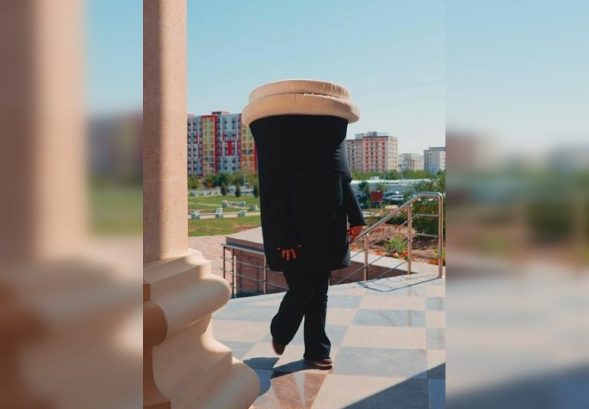 Стакан кофе пришел отдать голос на выборах в Атырауской области