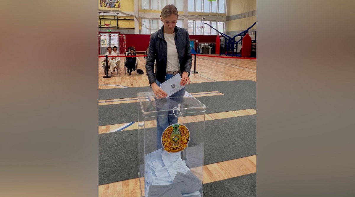 Олимпийская чемпионка Ольга Рыпакова опубликовала в соцсети фото с избирательного участка