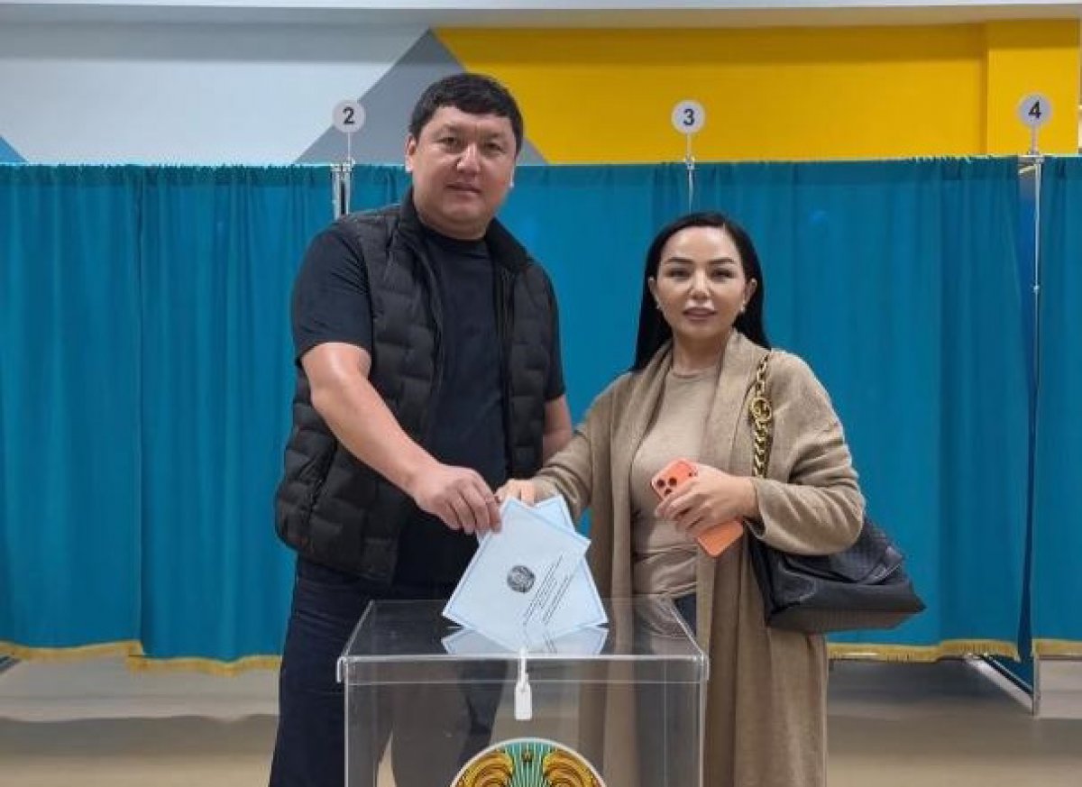 Знаменитости проголосовали на выборах депутатов Курултая в Астане