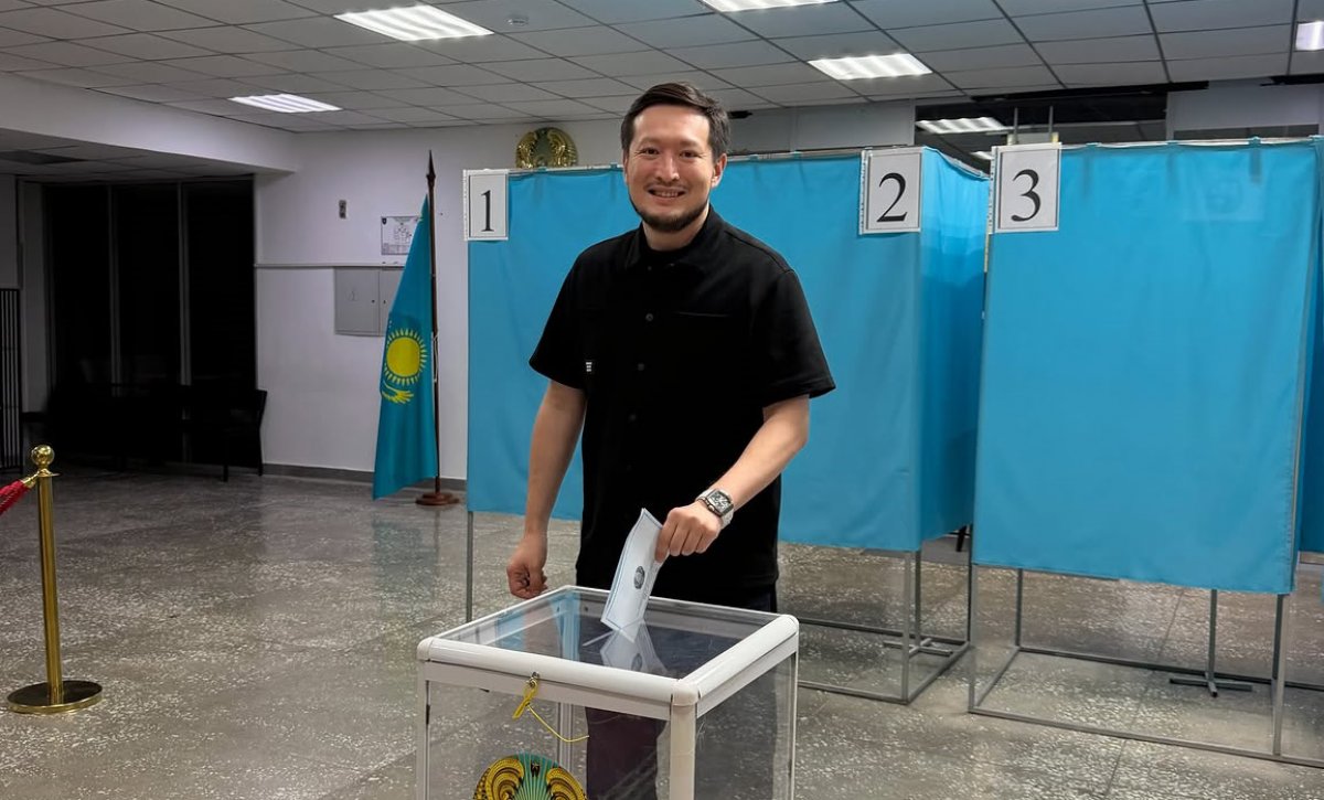 "Лайк, если тоже": Бейбит Алибеков проголосовал на выборах в Курултай