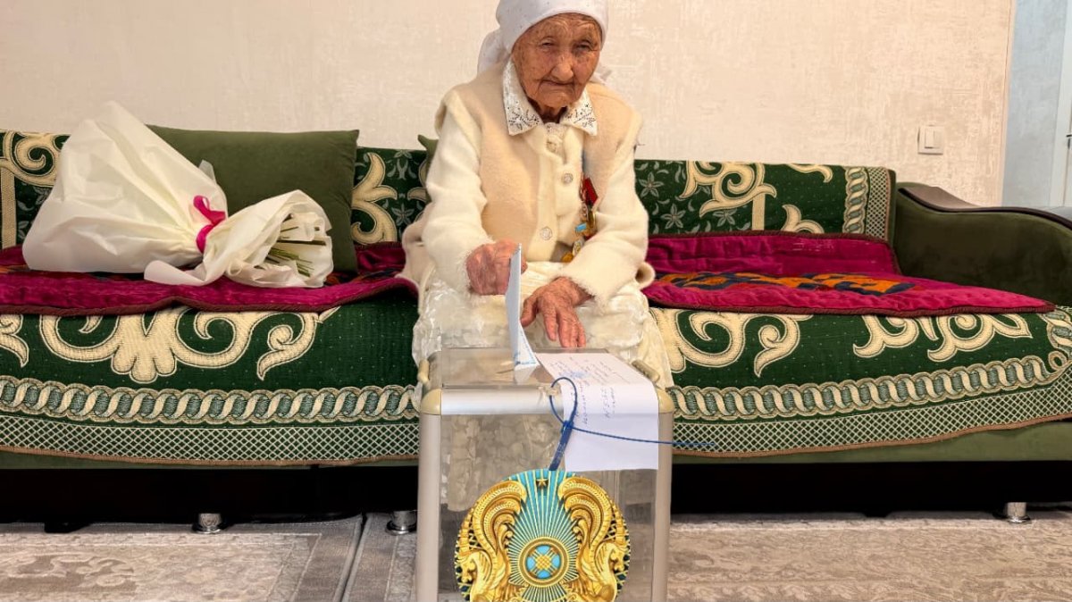 104-летняя ветеран тыла сделала свой выбор вместе с четырьмя поколениями семьи