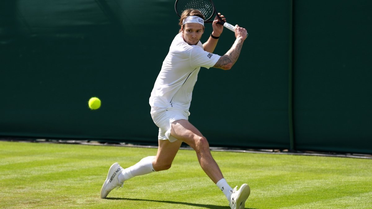 Александр Бублик поделился фото с подросшим сыном и супругой
