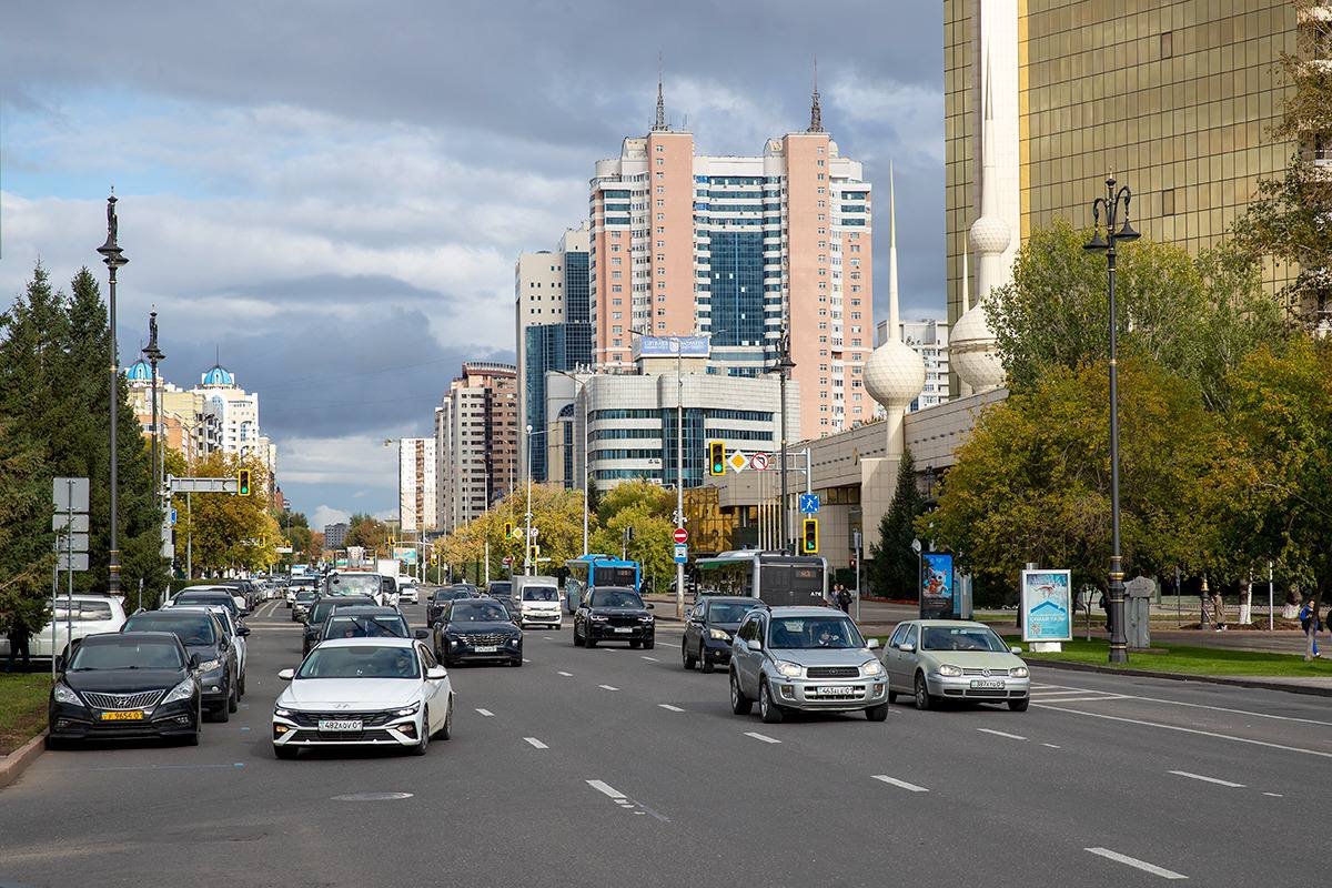 Проезд автобусов к трем значимым остановкам закрыли в Астане