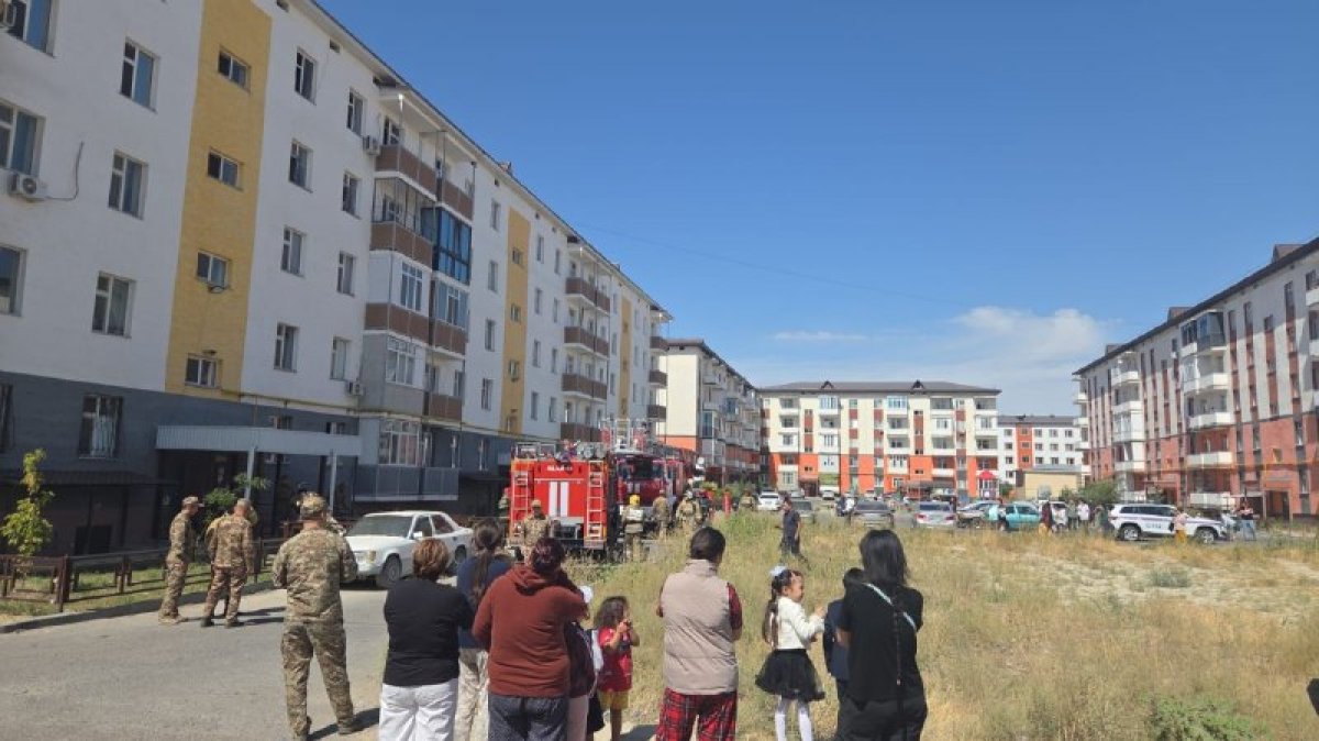 79 человек эвакуировали из-за пожара в Таразе