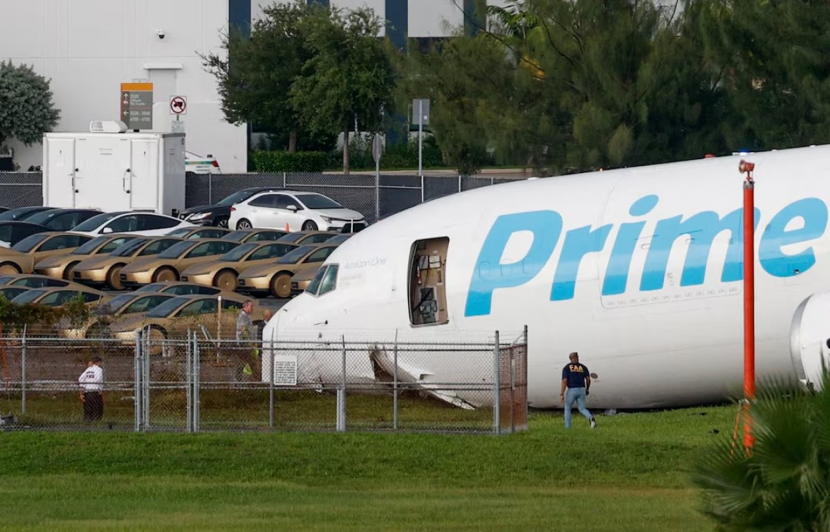Самолет Amazon разбился при посадке в Майами: погибли пять человек