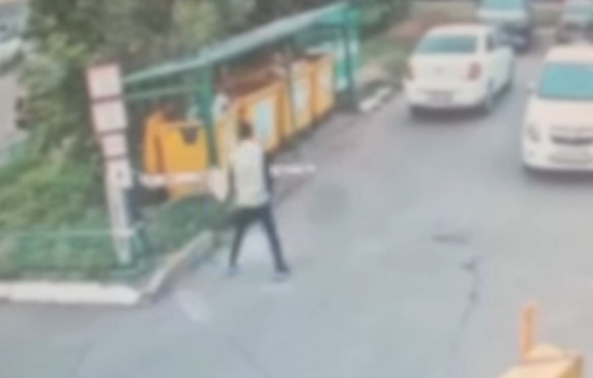 Астанчанин разнес шлагбаум во дворе дома (ВИДЕО)