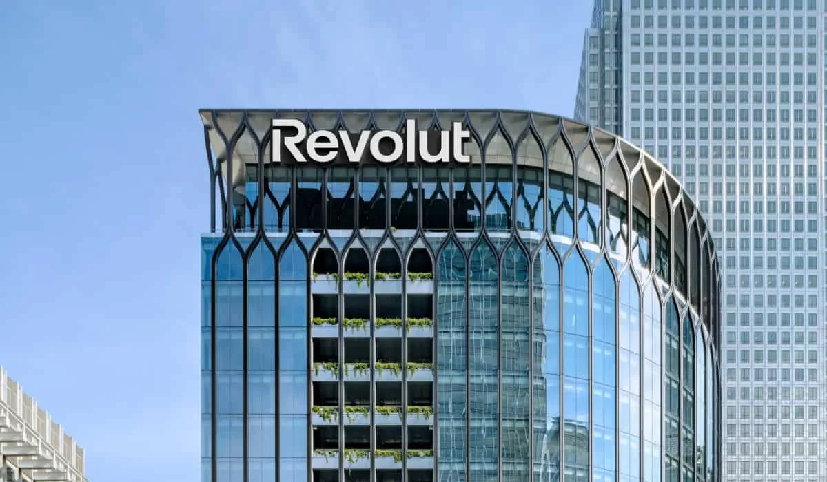 Банк Revolut слил данные клиентов мошенникам