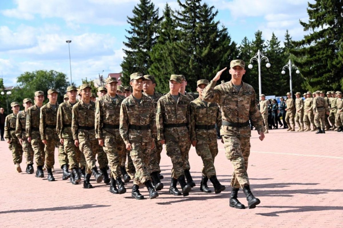 Призывников Уральска торжественно проводили на службу в Алматы