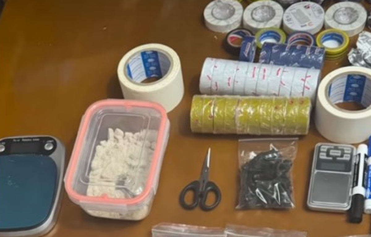 У двоих алматинцев нашли 100 свертков с "запрещенкой" (ВИДЕО)