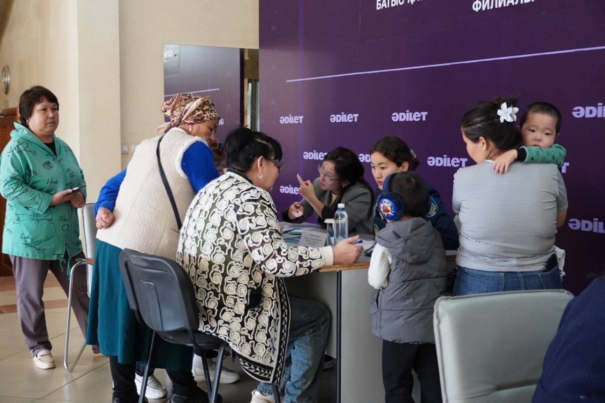 Защита детей, помощь кандасам и поддержка бизнеса: партия “Әділет” провела День открытых дверей
