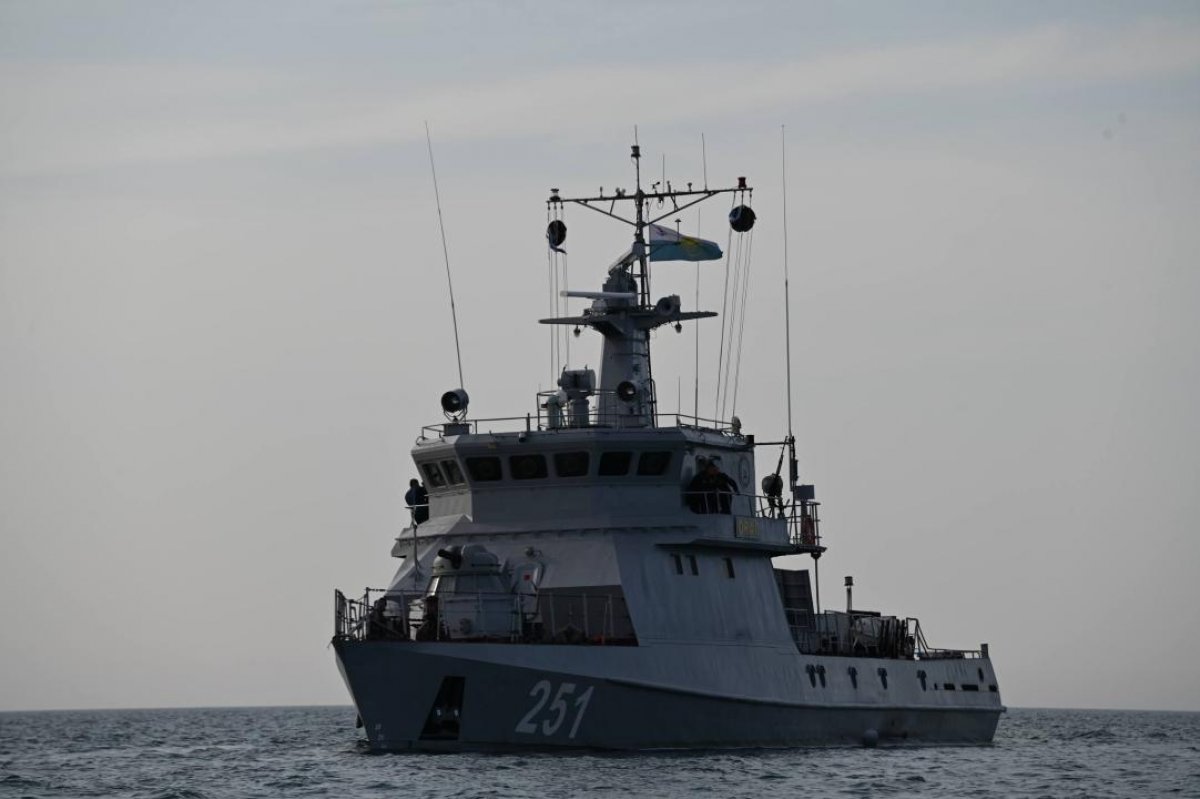 Казахстанские военные моряки отработали защиту кораблей от воздушных и подводных угроз