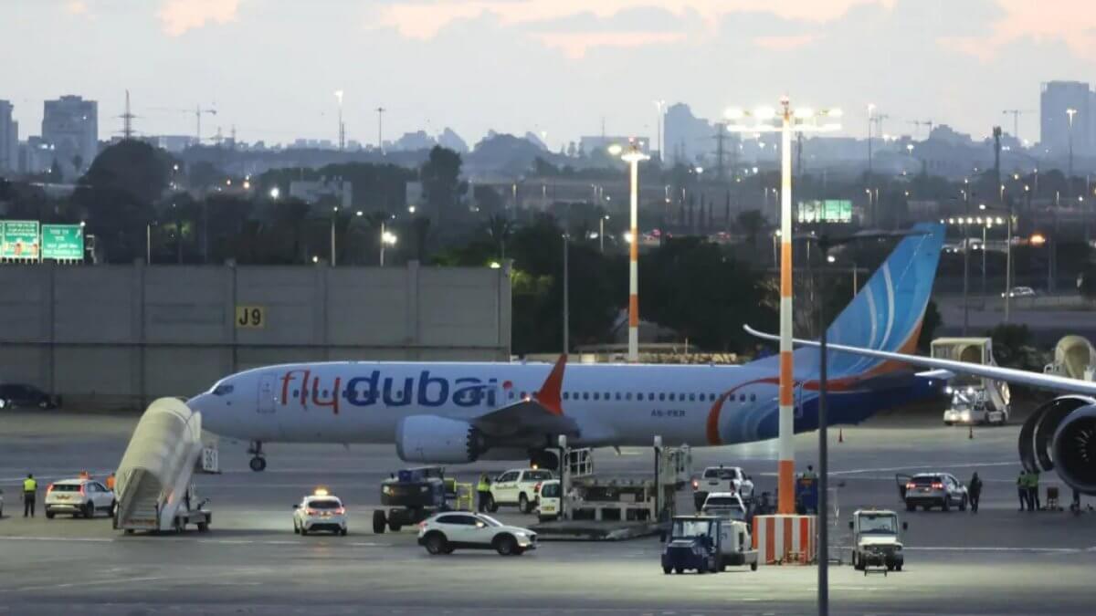 Напал с ножом и пытался разбить самолет: стали известны подробности рейса Flydubai