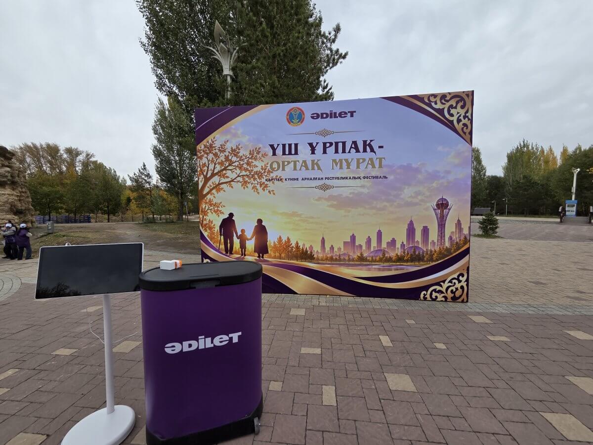 Аксакалы освоили смартфоны, а молодежь училась у них мудрости: как прошел праздник в Астане