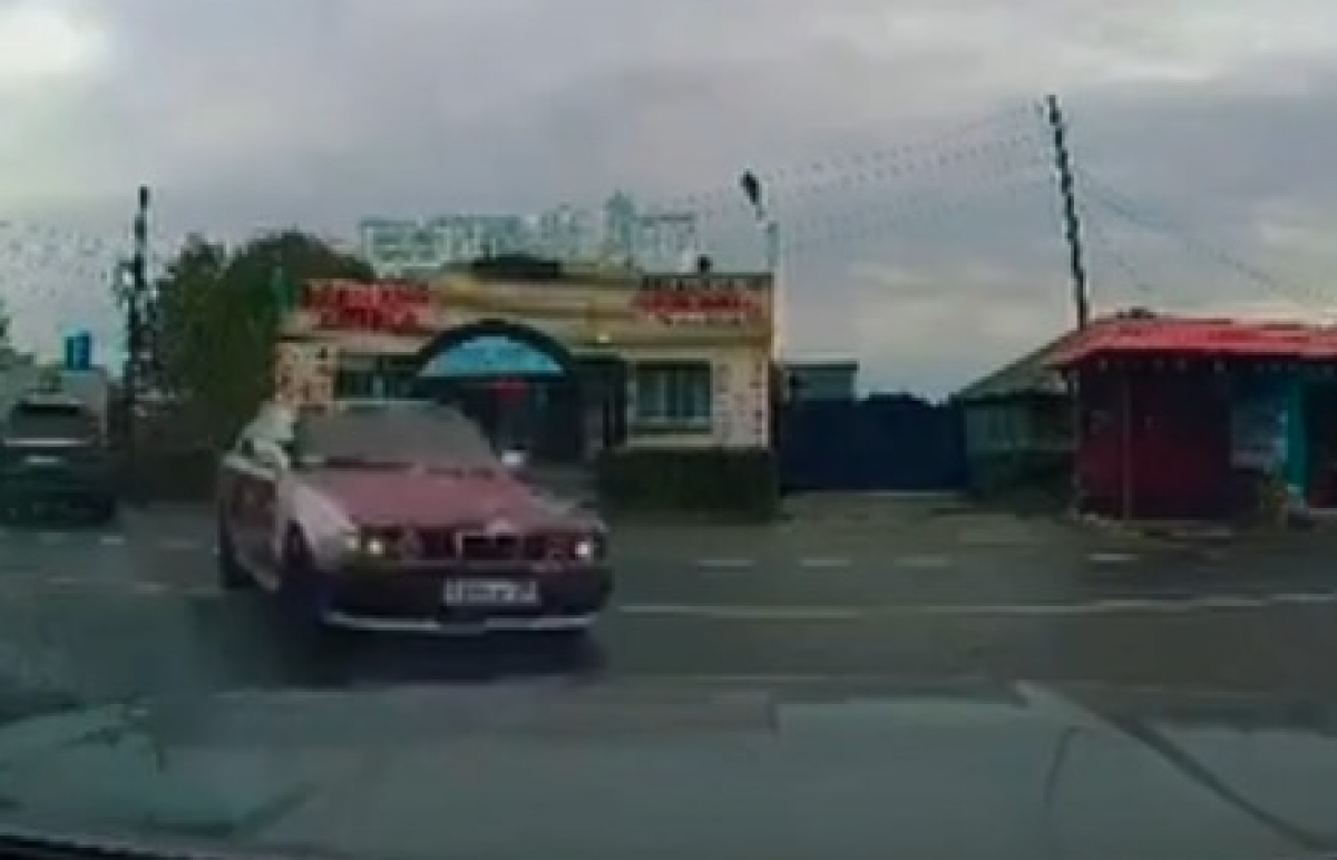 Водителя BMW арестовали на пять суток за опасный дрифт в Семее (ВИДЕО)
