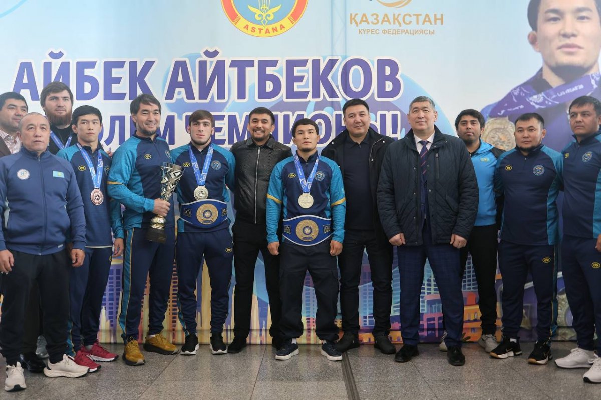 Чемпионы мира по греко-римской борьбе Айбека Айтбекова и Юсуфа Ашрапова встретили в Астане