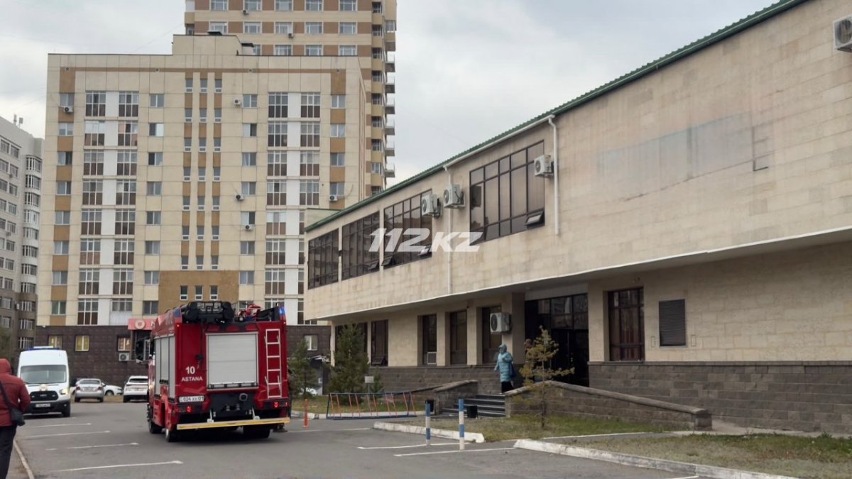 Из горящего фитнес-центра в Астане эвакуировали 20 человек