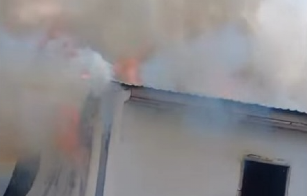 Дом семьи из восьми человек сгорел в Павлодарской области (ВИДЕО)