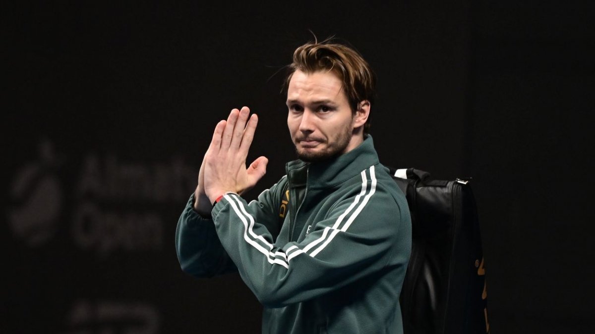 Александр Бублик снялся с полуфинала Almaty Open