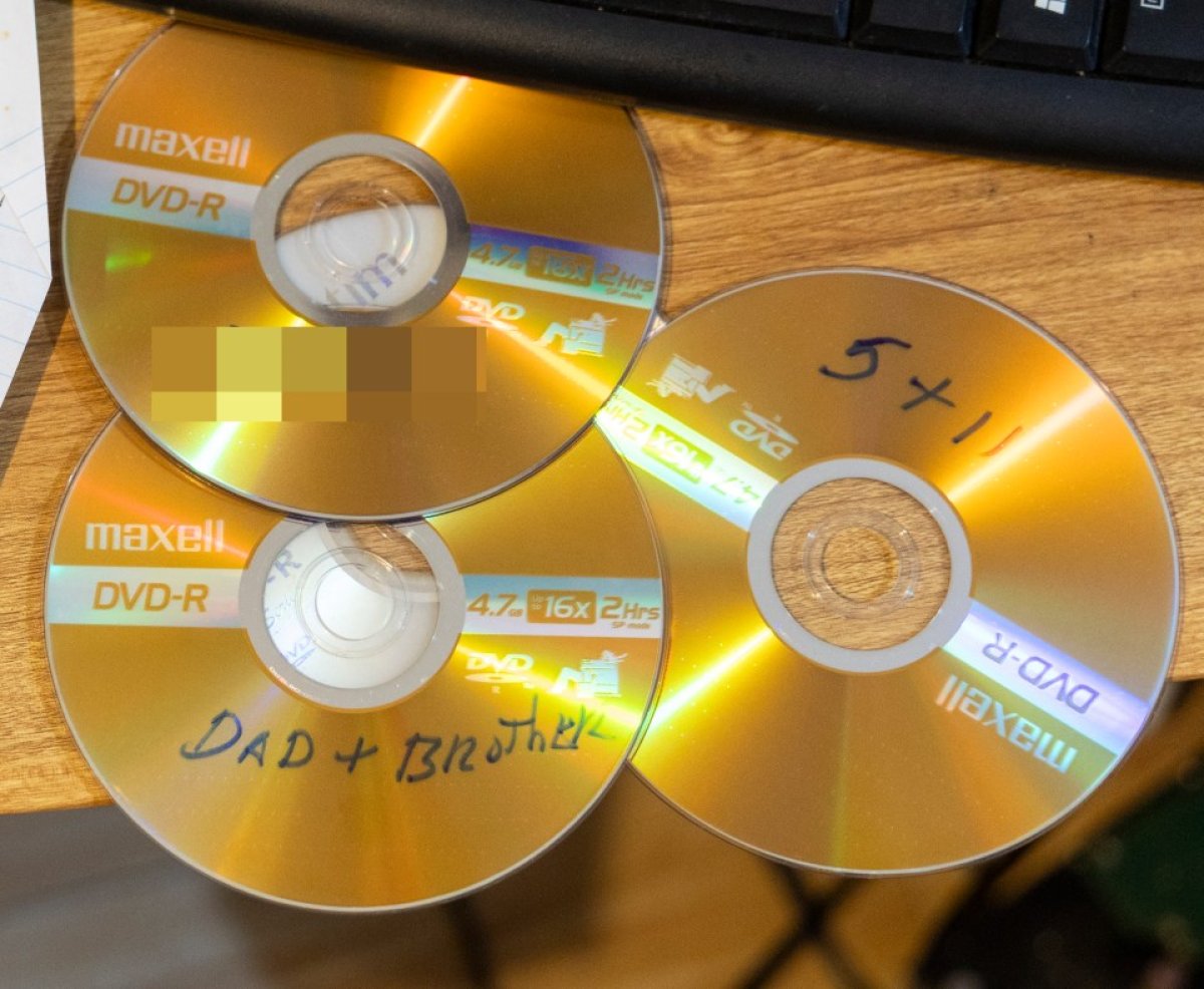 Дело отца Меган Маркл: эксперт изучила надписи на скандальных DVD