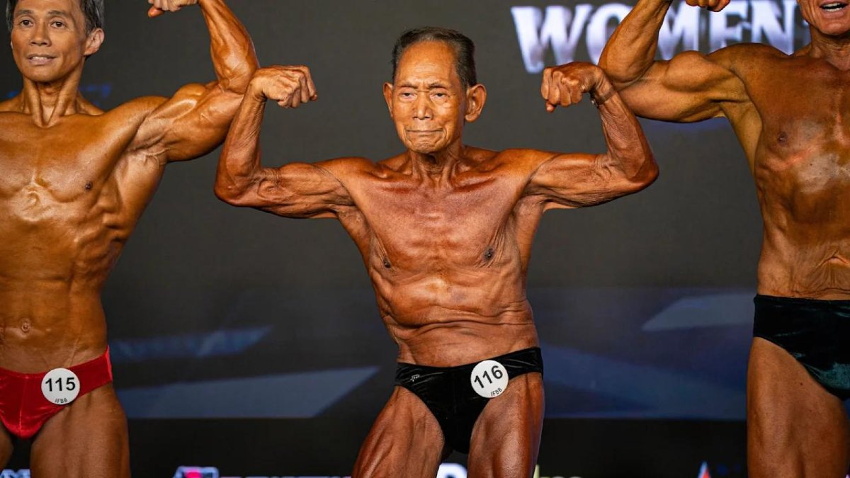 90-летний бодибилдер вышел на сцену чемпионата мира