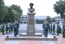 В Алматы поставили памятник первому министру обороны