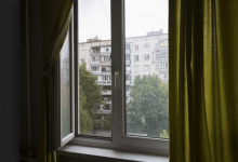 В Актобе ребенок выпал с восьмого этажа