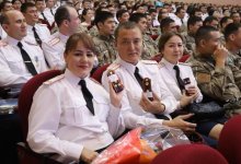 Кто полицейскому рад?