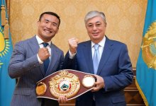 Касым-Жомарт Токаев обсудил развитие бокса с Канатом Исламом