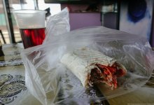 Донерами отравились 12 человек в Караганде