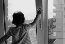 Ребенок и подросток выпали из окон многоэтажек в Балхаше и Приозерске