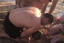 Тонущему ребенку в Актау спасли жизнь