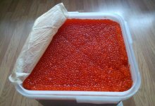 Контрабанду более двух тонн красной икры из России пресекли в Казахстане