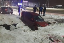В новогоднюю ночь в Нур-Султане машина провалилась под землю