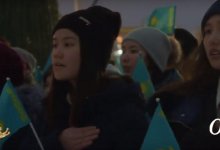 Видео с участием 5000 казахстанцев, исполняющих гимн, появилось в Сети