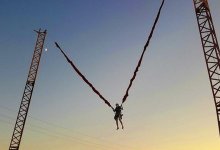 Появилось видео падения ребенка с аттракциона "рогатка" на Кок-тобе в Алматы