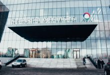 В Нур-Султане на журналиста напали охранники «Қазмедиа орталығы»