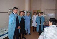 Крушение самолета Bek Air: депутаты Сената посетили пострадавших