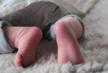 Миллион тенге отсудила у роддома Актау мать младенца, который лишился носа